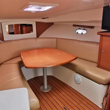 Life & Boat Πλωτό κατάλυμα Λα Ροσέλ